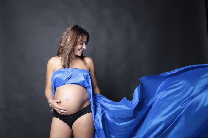 Fotos de embarazo en estudio Madrid